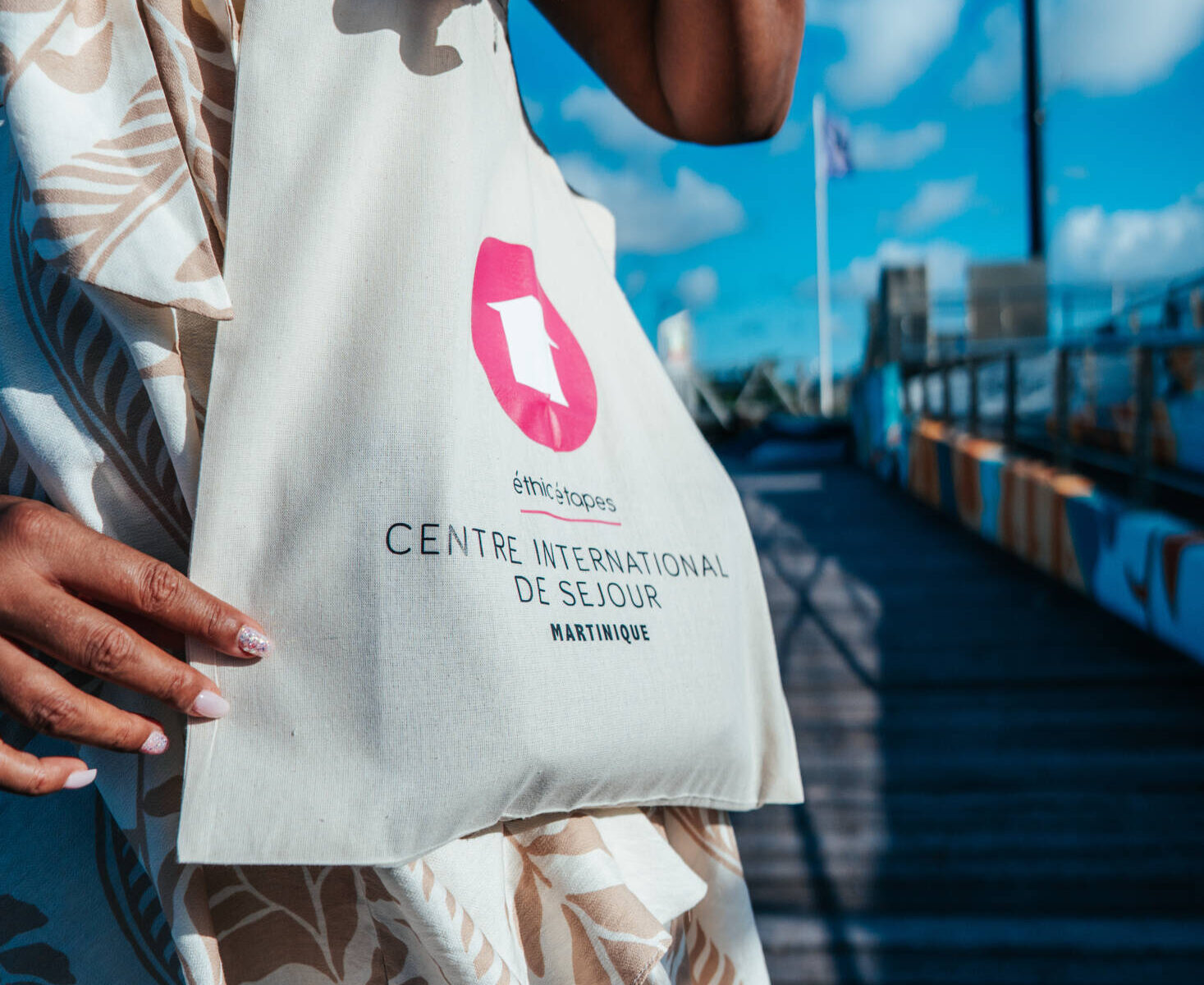 Vue du quartier de l'Étang Z'abricots à Fort-de-France, à proximité du CIS Martinique et de la marina